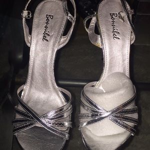 Silver Strap he high heel